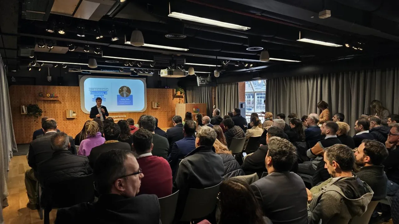 Presentación de Google sobre las búsquedas en las elecciones 2023, con el público en la sala